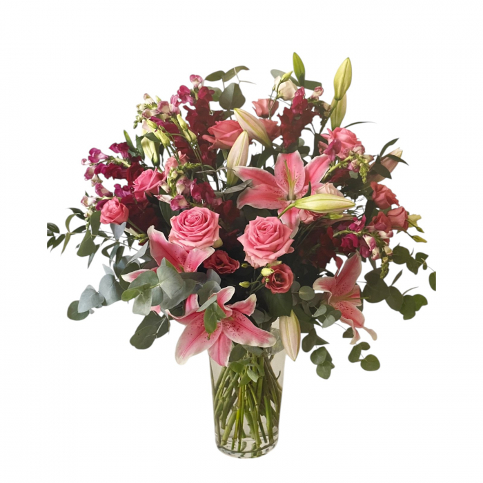 Buchet în vază crin regal roz, trandafiri roz, lisianthus roz, antirrhinum burgundy [1]
