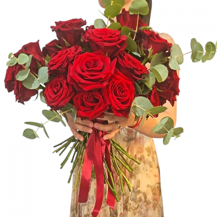 Buchet clasic și rafinat compus exclusiv din trandafiri roșii, simbol al iubirii și eleganței, perfect pentru ocazii speciale sau declarații romantice. [1]
