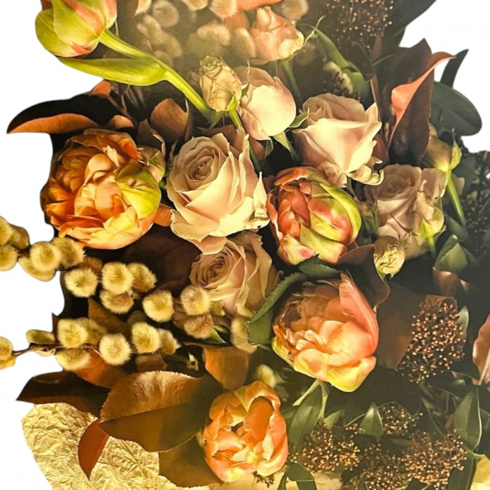 Buchet trandafiri roz, lalele roz, salix, skimmia [2]