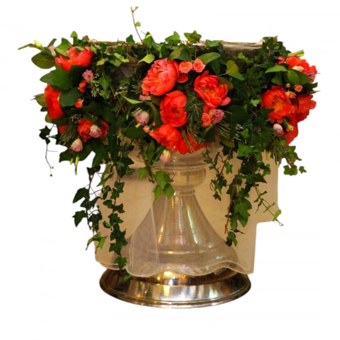 Decor cristelniță bujori corai, lisianthus roz, miniroze roz, brunia. [1]