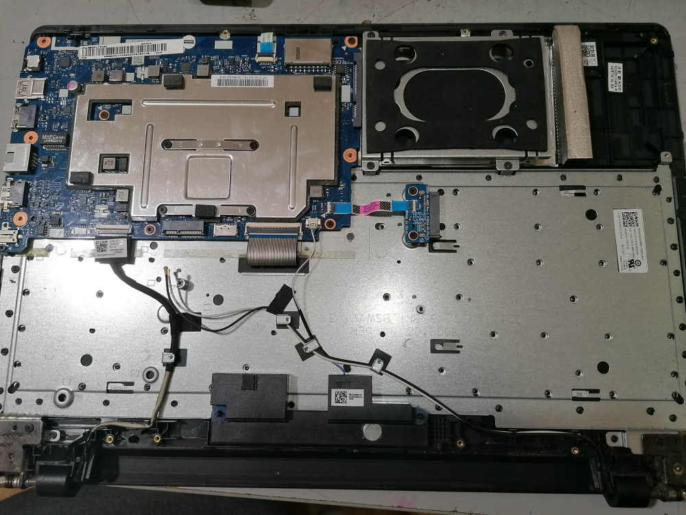 Carcasa completa Lenovo Ideapad 110-15IBR Model 80T7 – Second Hand – In stare buna – Fara tastatura si placa de baza [3]