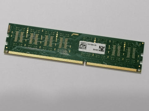 Crucial 4GB DDR3L 1600MHz – Memorie RAM DIMM pentru desktop / CT51264BD160BJ [1]