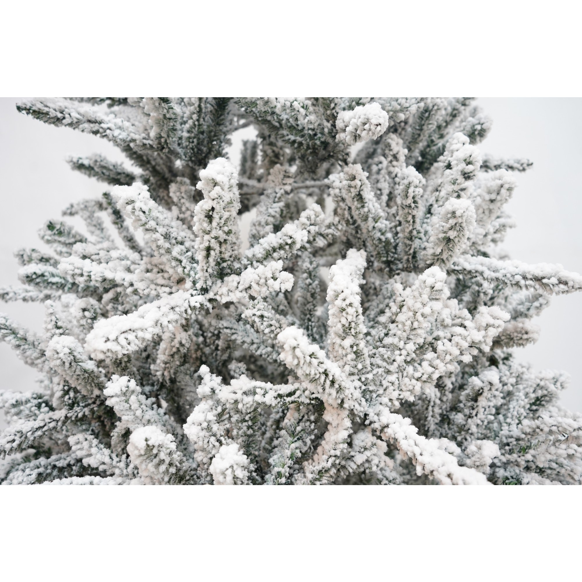 Brad Artificial de Craciun, Flippy, 2.10 m inaltime, Verde, Pulverizat alb-tip zapada, Diametru inferior 130 cm, Interior/ Exterior [5]