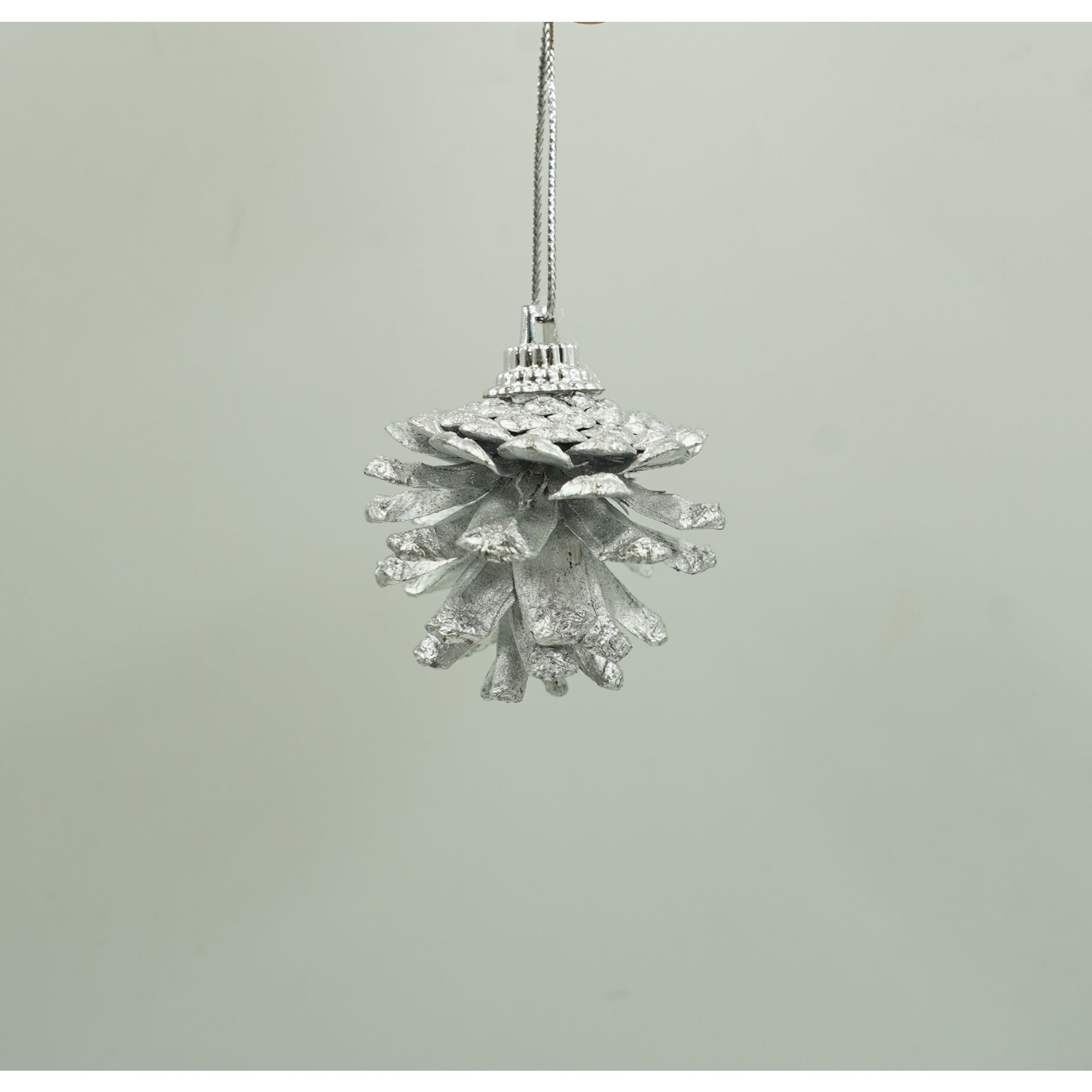 Set de 12 ornamente de brad, Flippy, de tip Glob, Alb/ Argintiu, din polistiren, cu finisaj sclipitor , cutie 4 cm adancime x 20 cm inaltime x 12 cm lungime) [5]