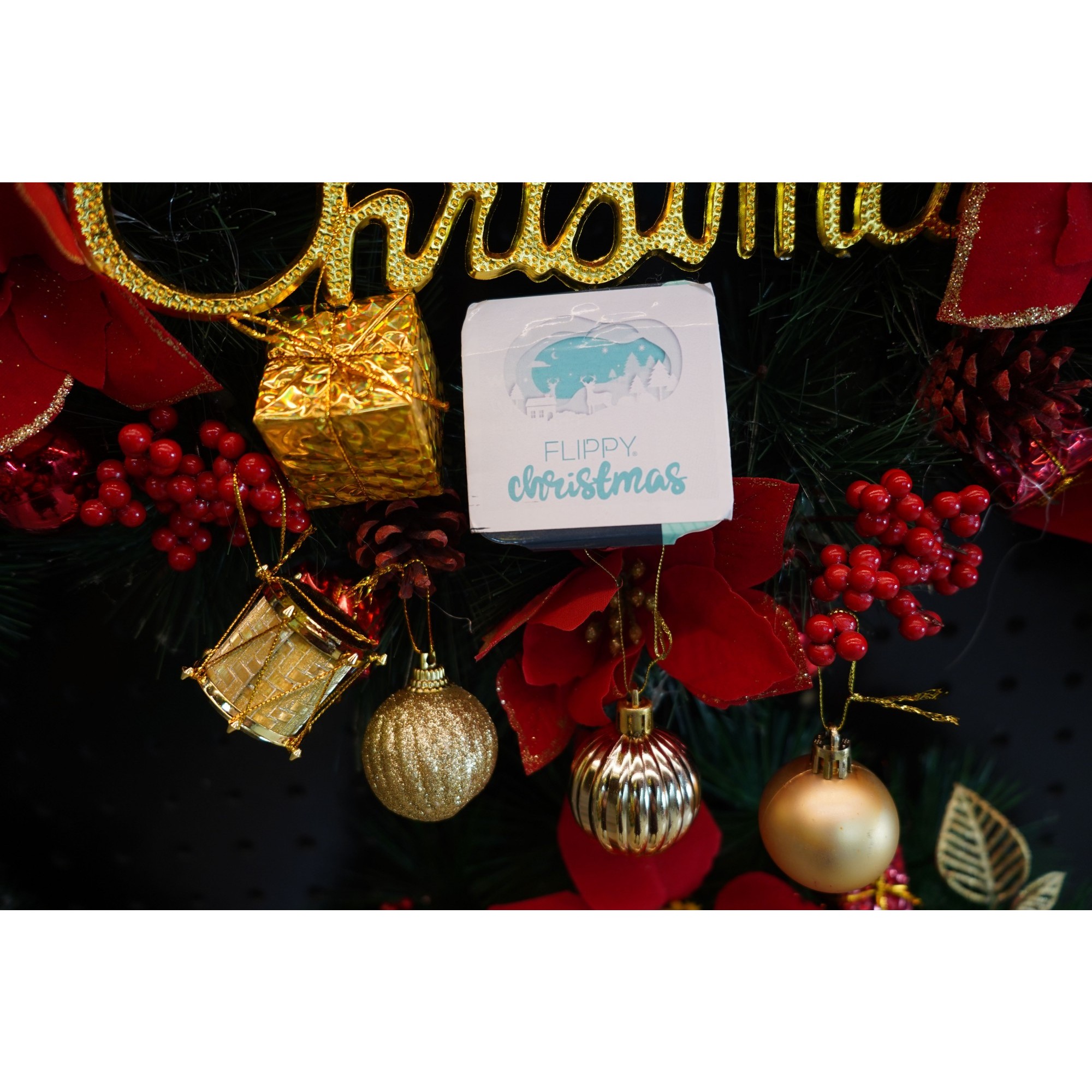 Set de 20 ornamente de brad, Flippy, de tip Glob, Auriu, din polistiren, cu finisaj sclipitor , cutie 4 cm adancime x 20 cm lungime x 16 cm inaltime [4]