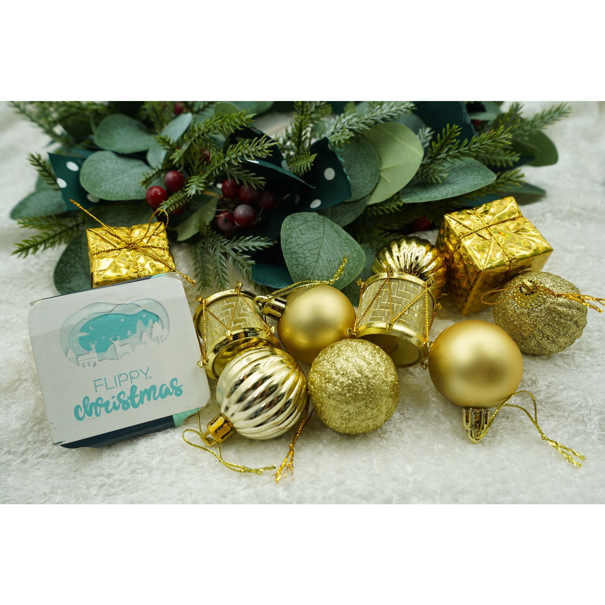 Set de 20 ornamente de brad, Flippy, de tip Glob, Auriu, din polistiren, cu finisaj sclipitor , cutie 4 cm adancime x 20 cm lungime x 16 cm inaltime [2]