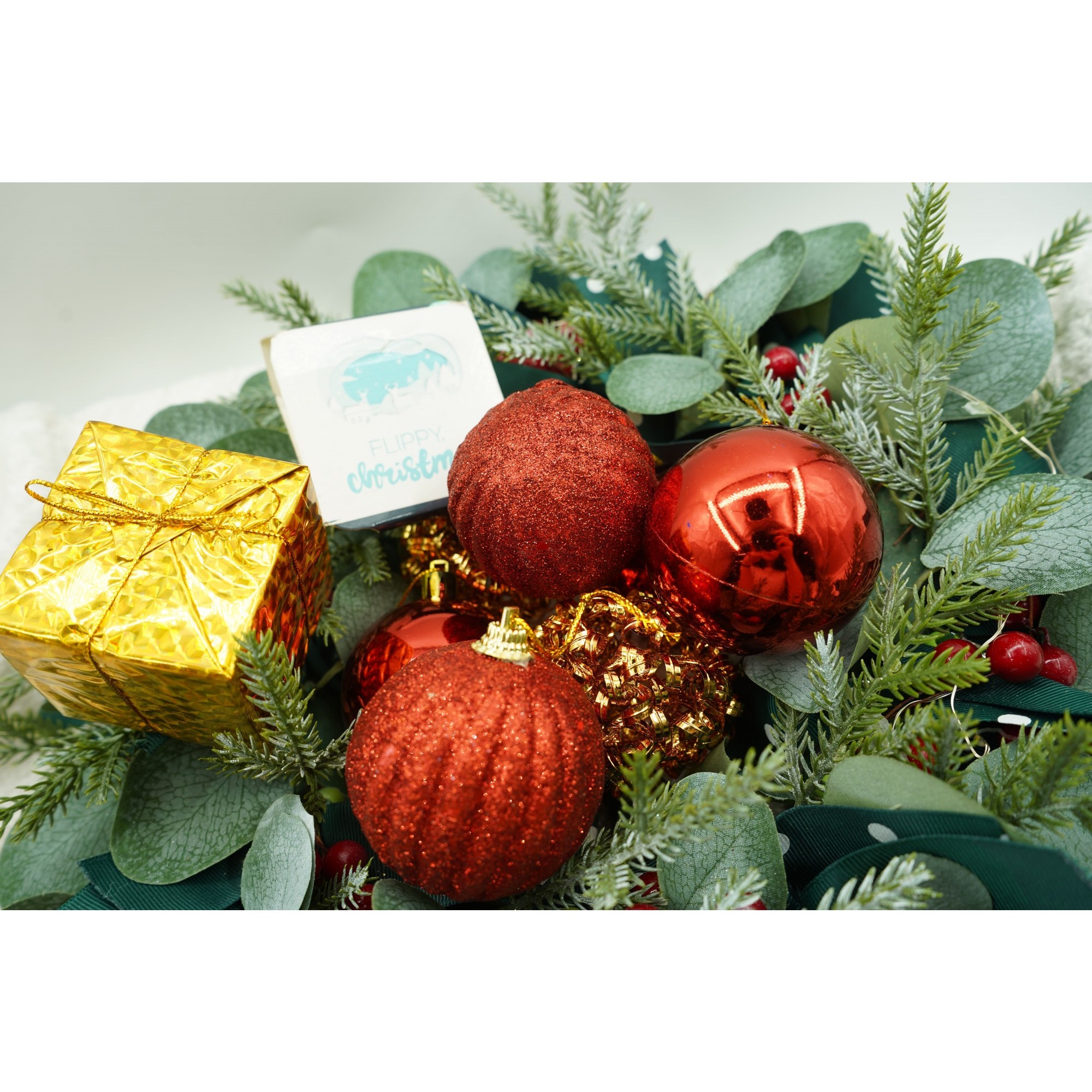 Set de 20 ornamente de brad, Flippy, de tip Glob, Rosu/ Auriu, din polistiren, cu finisaj sclipitor , cutie 6 cm adancime x 29 cm lungime x 24 cm inaltime [4]