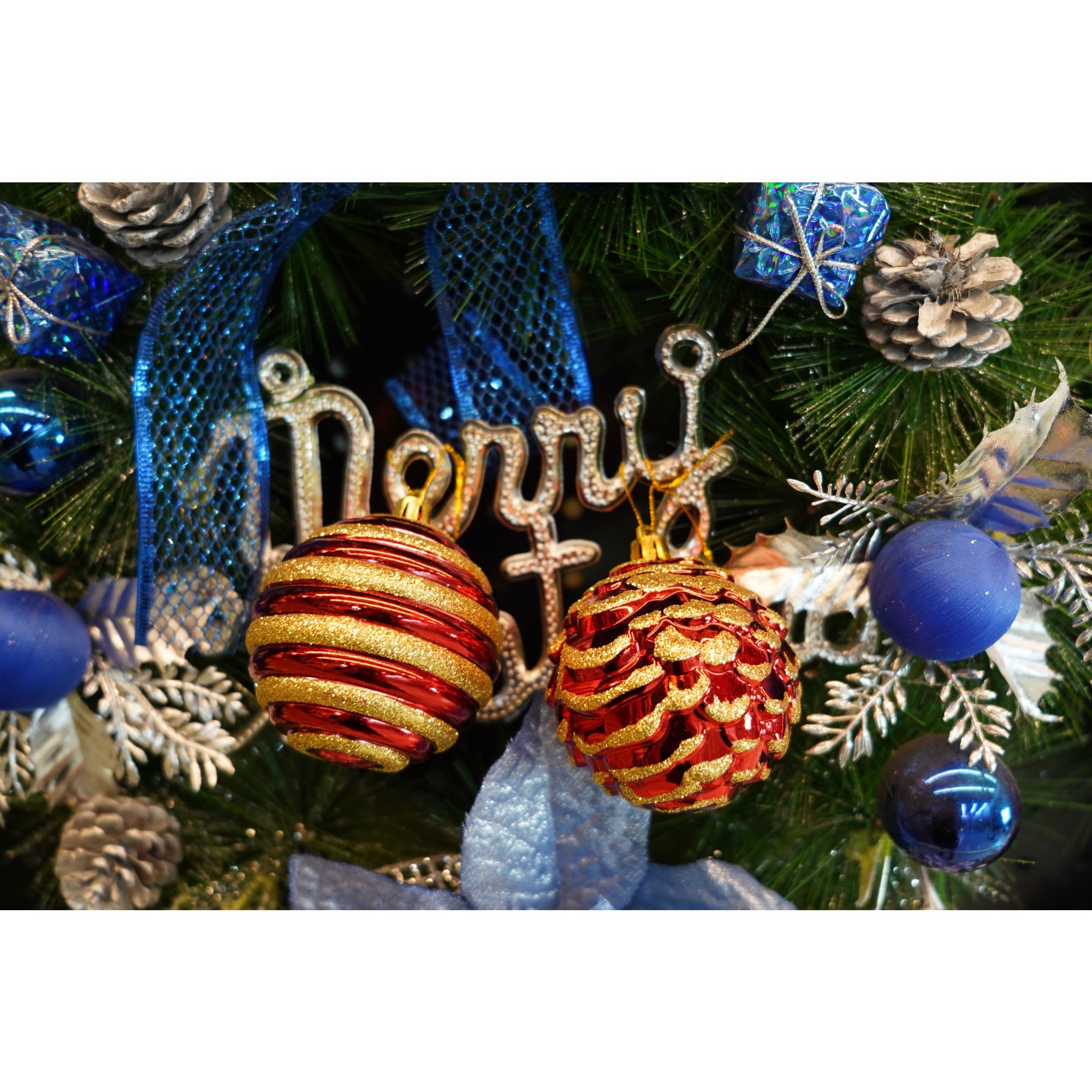 Set de 24 ornamente de brad, Flippy, de tip Glob, Alb/ Rosu, cu ø de 7 cm, din plastic, cu finisaj sclipitor , cutie 16 cm lungime x 36 cm inaltime x 16 cm adancime [4]