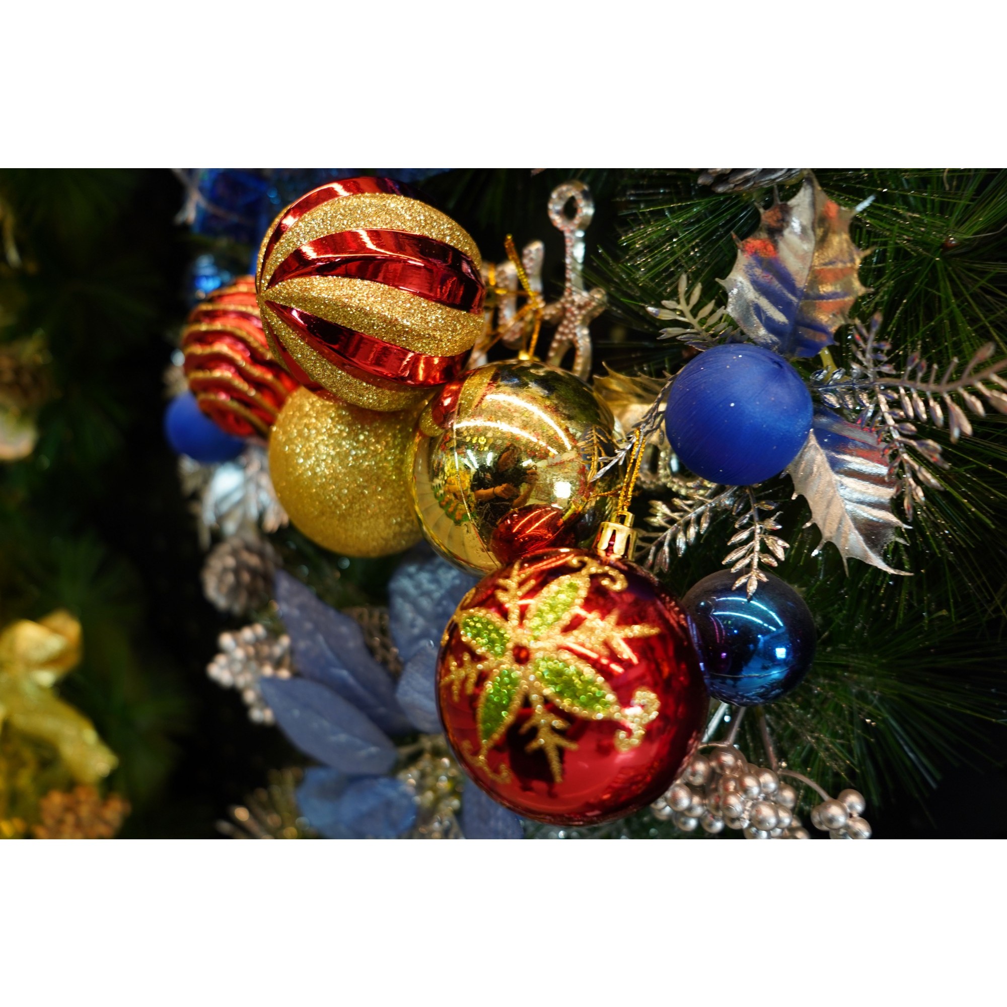 Set de 24 ornamente de brad, Flippy, de tip Glob, Rosu/ Auriu, cu ø de 7 cm, din plastic, cu finisaj sclipitor , cutie 16 cm lungime x 36 cm inaltime x 16 cm adancime [4]