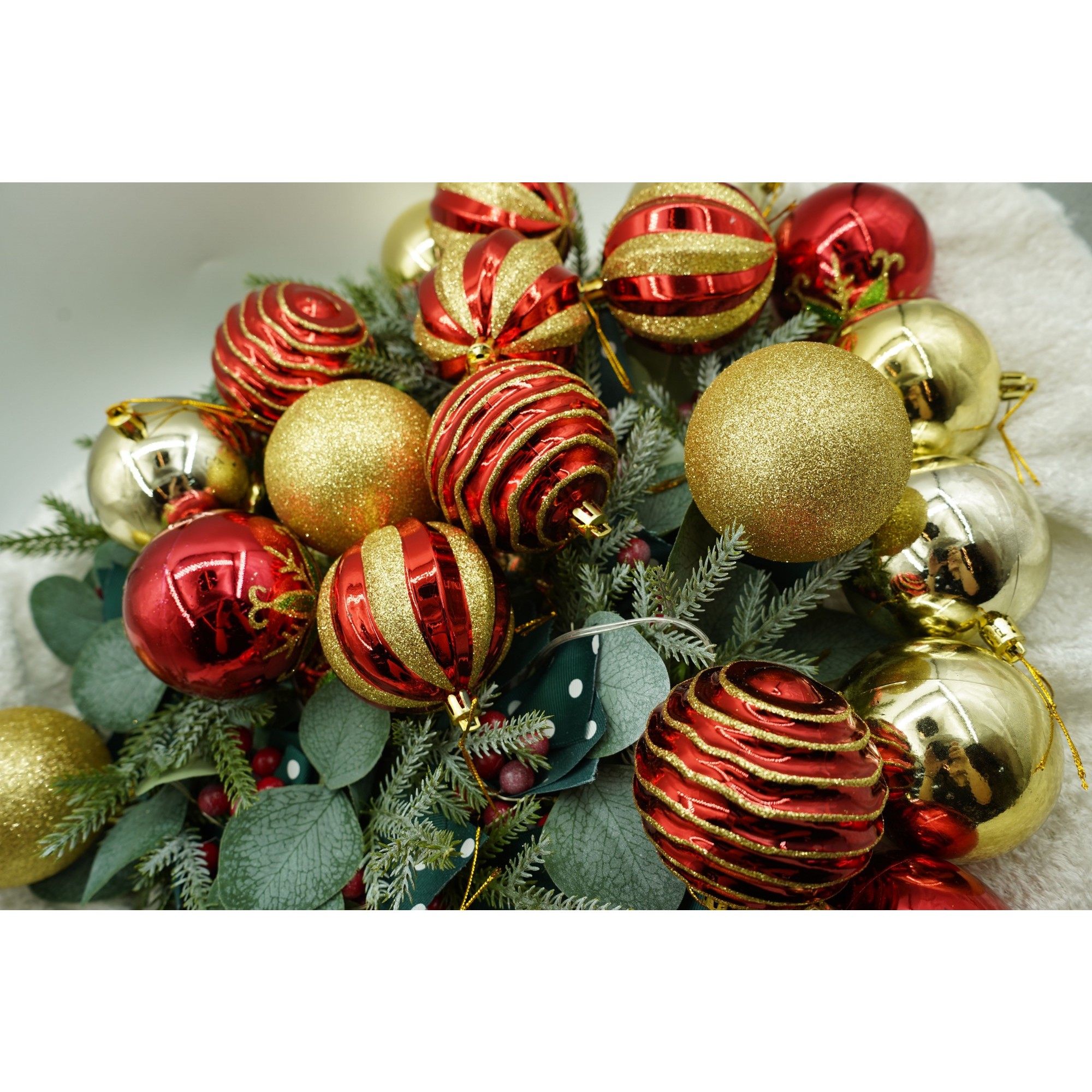 Set de 24 ornamente de brad, Flippy, de tip Glob, Rosu/ Auriu, cu ø de 7 cm, din plastic, cu finisaj sclipitor , cutie 16 cm lungime x 36 cm inaltime x 16 cm adancime [3]