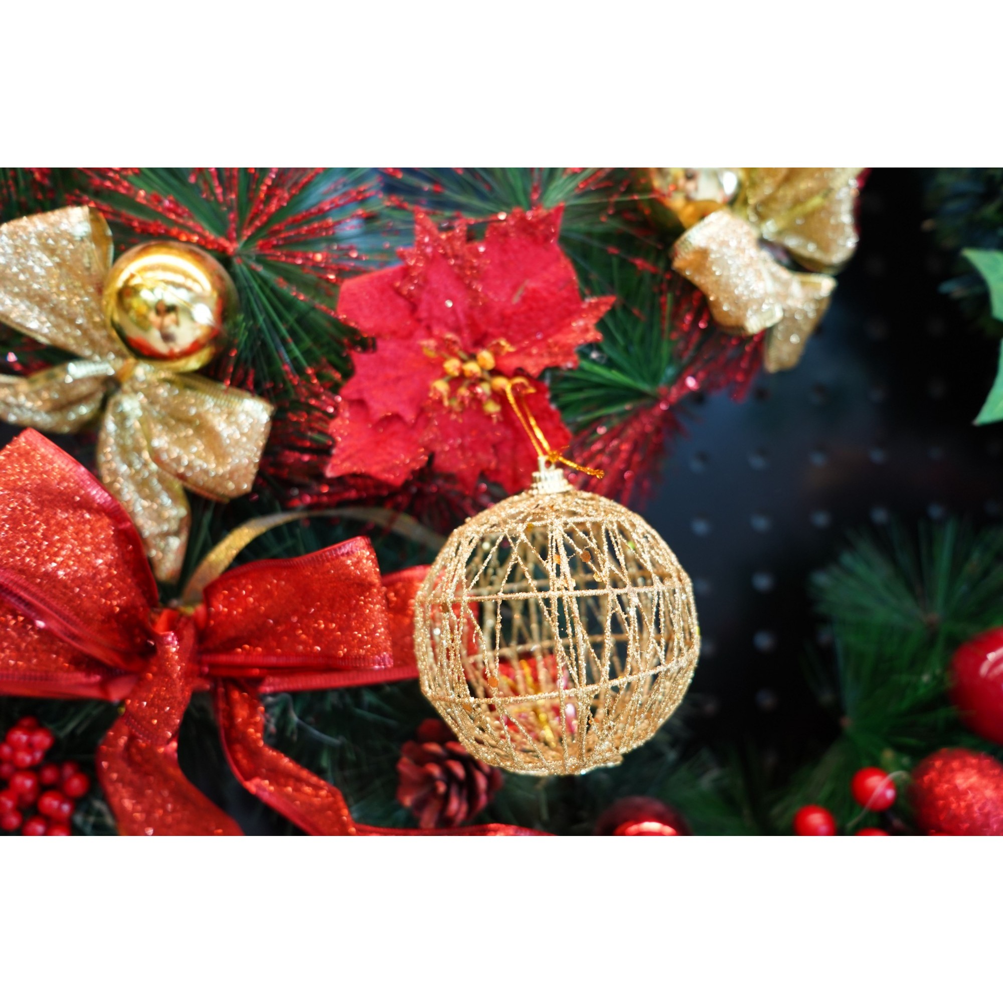 Set de 4 ornamente de brad, Flippy, de tip Glob, Auriu, cu ø de 8 cm, din metal, cu finisaj sclipitor , cutie 8 cm adancime x 32 cm lungime x 8 cm inaltime [5]