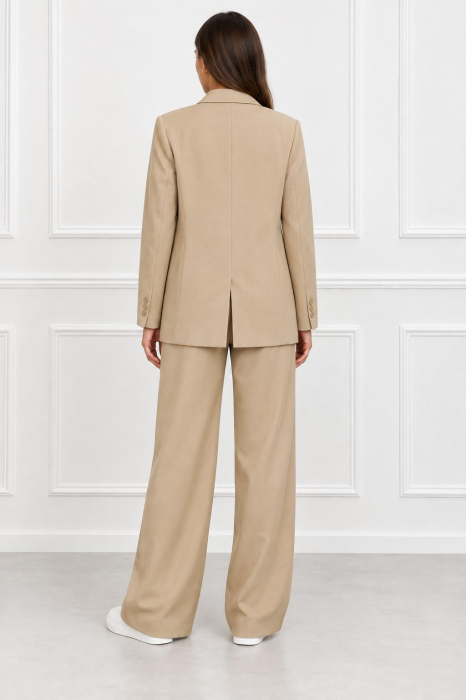 Costum oversize bej cu sacou și pantaloni [3]