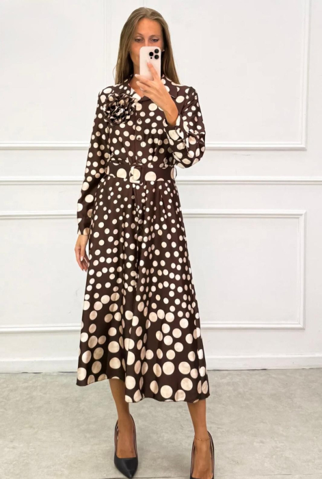 Rochie midi damă cu buline, curea și floare decorativă [2]