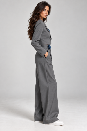 COMPLEURI - Costum damă gri cu sacou crop și pantaloni wide leg