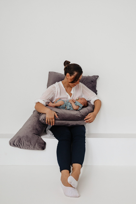 Perna gravide Elena multifunctionala 3 in 1 din catifea, dimensiune 135x75, gri uni, husa detasabila [3]