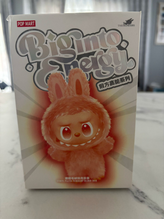 JUCARIE DIN PLUS LABUBU BLINDBOX, BIG INTO ENERGI, 18 CM [1]