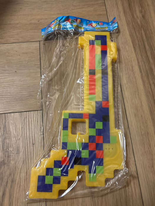 PISTOL PIXELAT CU SUNETE SI LUMINI APROX 30 CM [1]