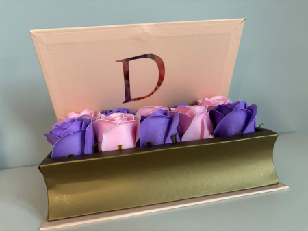 Carte elegantă cu mesaj „Forever Love”, cu initiala numelui personalizata [1]