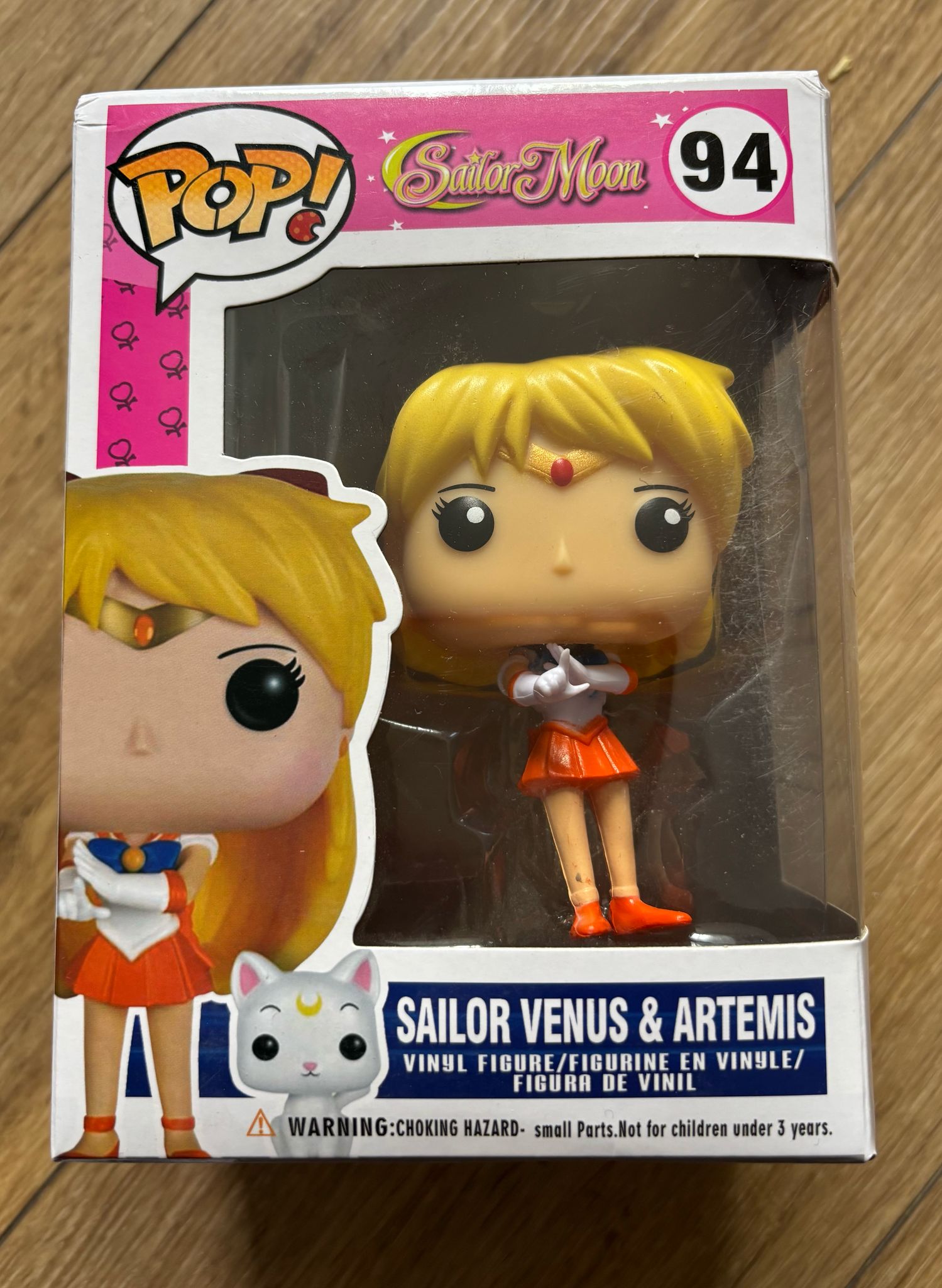 #94 – Sailor Venus & Artemis Cu un spirit curajos și plin de iubire, Sailor Venus luptă alături de adorabilul ei companion, pisica albă Artemis. O figurină dublă, perfectă pentru cei care iubesc legăt