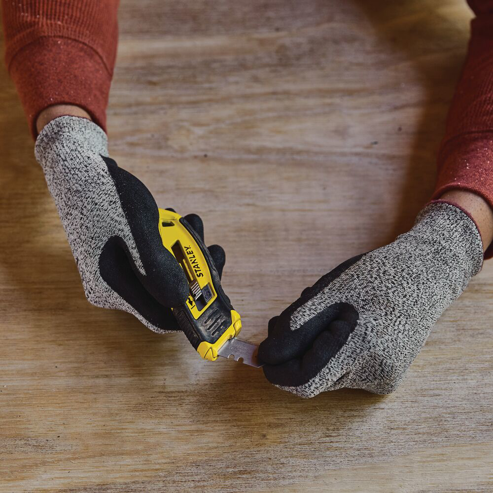 Stanley STHT10432-0, Cutter compact cu lama retractabila, 135mm + o lama trapezoidala 62mm [10]