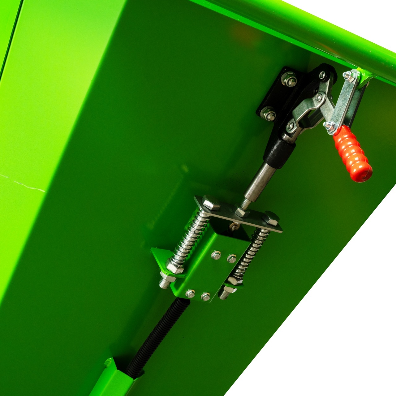 Depicatotoare si tocatoare crengi - Tocator de crengi Micul Fermier, motor benzina 15 CP, cu carlig de remorcare, 150 mm diametru maxim de taiere, pentru rumegus