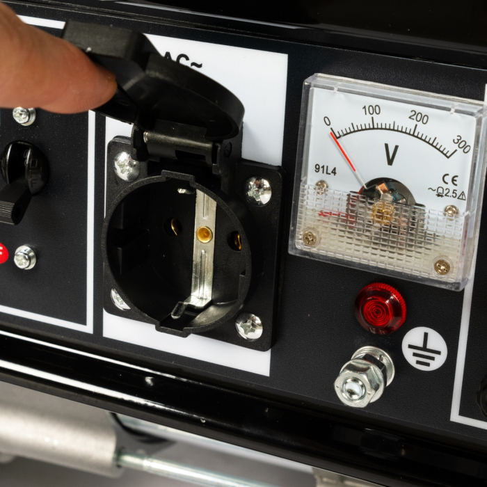 Generator Micul Fermier, 2.8KW, cu pornire manuala, motor benzina 4T, doua prize 230V, rezervor combustibil 15L [21]