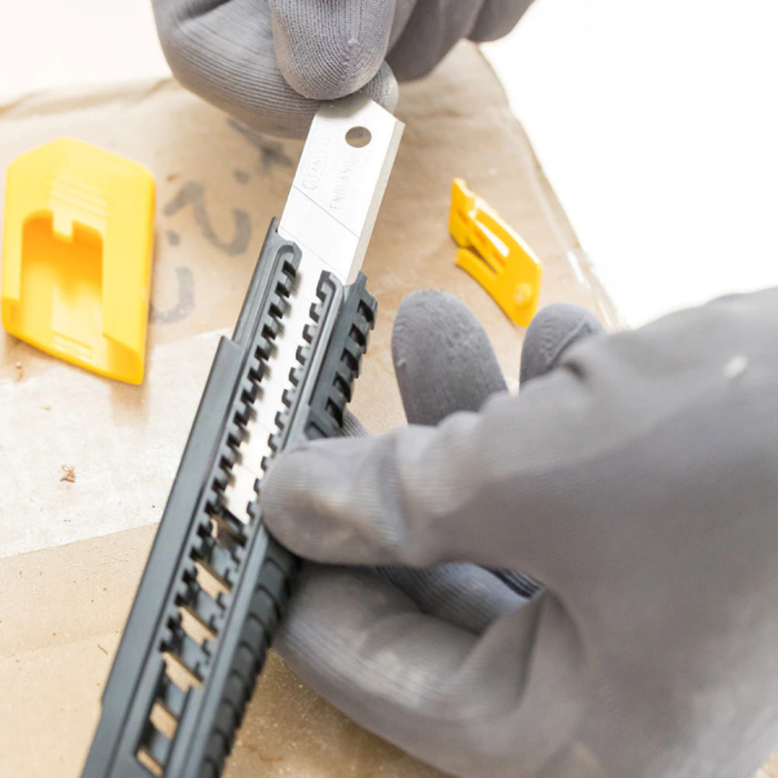 Stanley 0-10-151, Cutter cu blocare prin glisare, dispozitiv de rupere a lamei, 160mm + o lama segmentata 18mm [4]