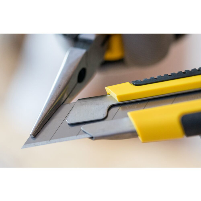 Stanley 0-10-425, Cutter cu blocarea lamei prin roata, DynaGrip, 180mm + o lama segmentata 25mm [5]