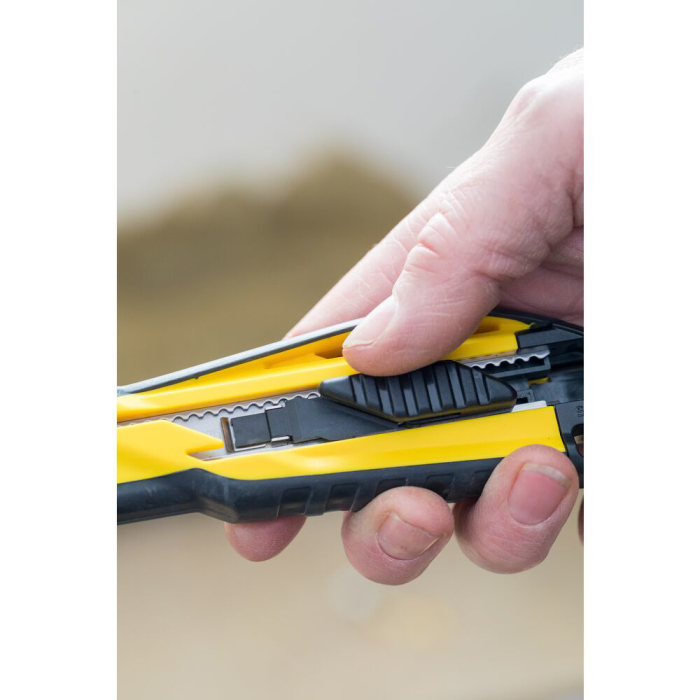 Stanley STHT10270-0, Cutter Air cu blocare automata + 3 lame segmentate 18mm [7]