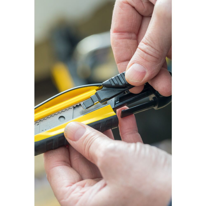 Stanley STHT10270-0, Cutter Air cu blocare automata + 3 lame segmentate 18mm [8]