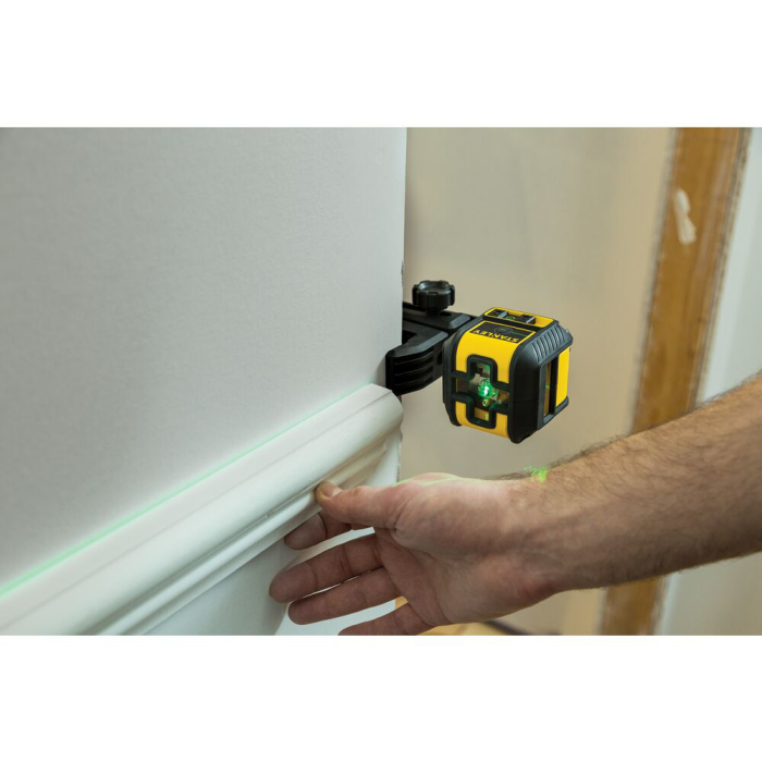 Stanley STHT77592-1, nivela laser cross 90, cu linie in cruce + un fascicul 90 grade, lumina verde, auto-nivelare, prindere cu clema, QuickLink, raza actiune 12m, include 2 baterii AA, clema si husa [11]