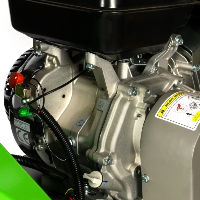 Tocator de crengi Micul Fermier, motor benzina 15 CP, cu carlig de remorcare, 120 mm diametru maxim de taiere, pentru rumegus [5]