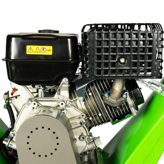 Tocator de crengi Micul Fermier, motor benzina 15 CP, cu carlig de remorcare, 120 mm diametru maxim de taiere, pentru rumegus [6]