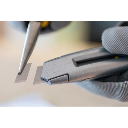 Stanley 0-10-018, Cutter interlock metalic, 165mm + o lama segmentata 18mm [5]