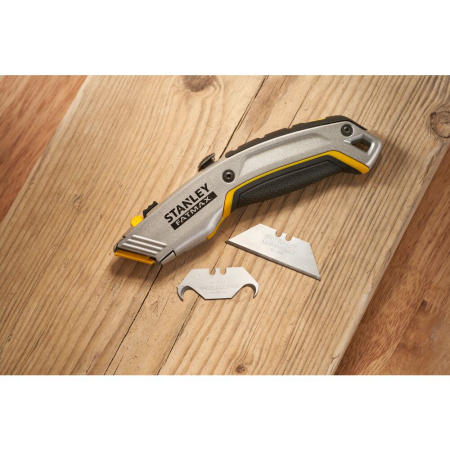 Stanley 0-10-789, Cutter cu doua lame retractabile FatMax Xtreme, 175mm + 2 lame trapezoidale si 2 lame tip carlig 62mm [2]