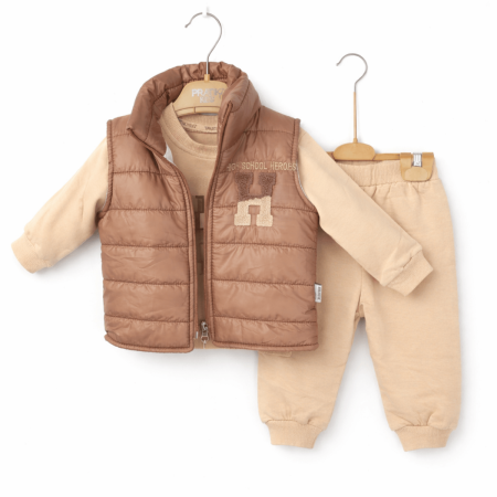 Colecția de Primăvară - Set băieței 3 piese maro din bumbac 100% cu vestă cu puf