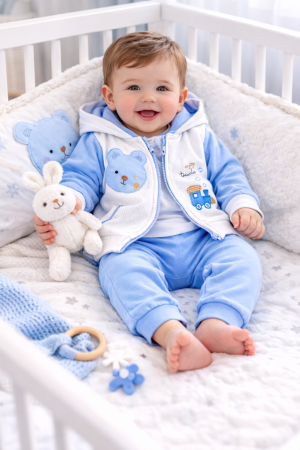 Reduceri - Set băieți din bumbac 100% cu urs – jachetă, bluză și pantaloni