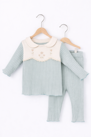 Seturi - Set fete din bumbac premium cu dantelă și pantaloni | Petino