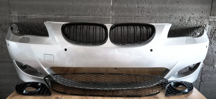 Bara fata Pachet Exterior M LOOK Negru Gri Auriu Albastru Verde BMW Seria 5 E60 E61 + Facelift VOPSITA TU Alegi culoarea [2]