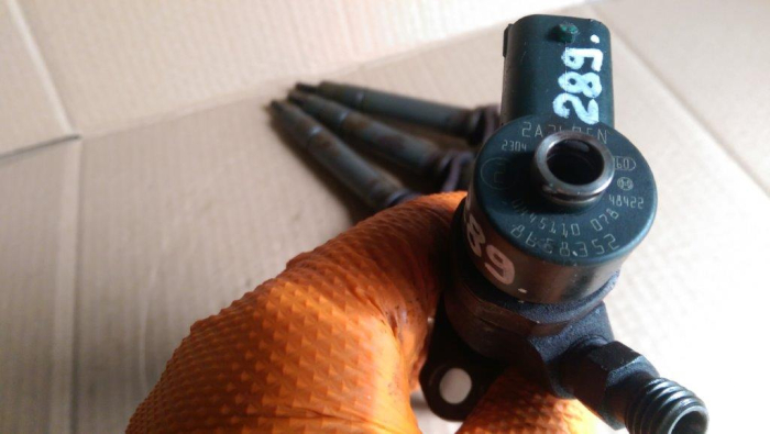 Injector Volvo XC70, V70, S60, motor 2.4d, cod  8658352, 0445110078, an 2001-2006 [4]