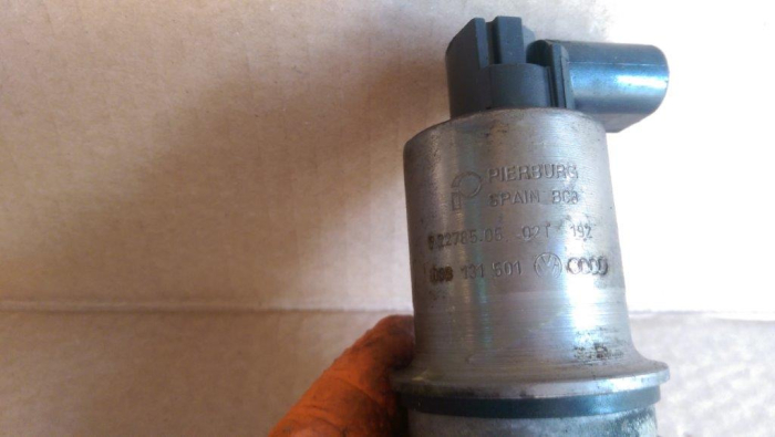 Supapa EGR Audi A4 B6, 1.6 benzina, 06B131501, an 2001-2004,  Modele Auto Compatibile (Exemple): Audi: A4 B5, B6 și B7 (anii 2000–2008). Volkswagen: Passat B5.5 (anii 2000–2005). Seat: Exeo Mufă cu 5  [3]