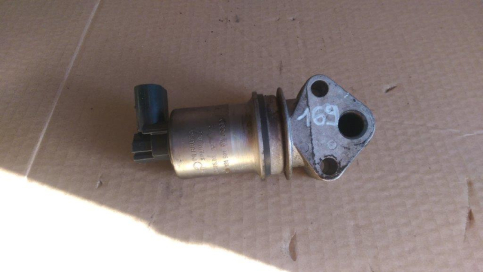 Supapa EGR Audi A4 B6, 1.6 benzina, 06B131501, an 2001-2004,  Modele Auto Compatibile (Exemple): Audi: A4 B5, B6 și B7 (anii 2000–2008). Volkswagen: Passat B5.5 (anii 2000–2005). Seat: Exeo Mufă cu 5  [2]