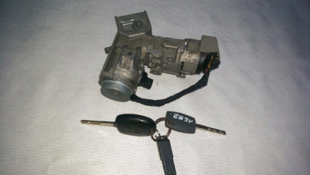 Module si calculatoare - Contact auto cu cheie (2 buc) Ford Fiesta 6, 8V51-3F880DA, an 2008-2017