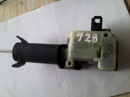 Senzori - Motoras deschidere rezervor Mercedes C-Class W203, E-Class W211, A2038201997, an 2000-2009