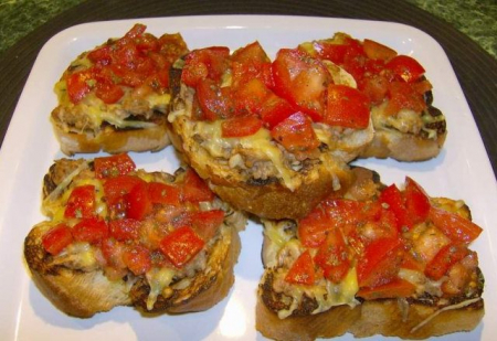 Antipaste si Salate - BRUSCHETTE CU TON