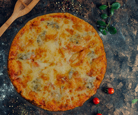 Pizza Pe Vatra - PIZZA QUATTRO FORMAGGI 42 cm (1000 gr)