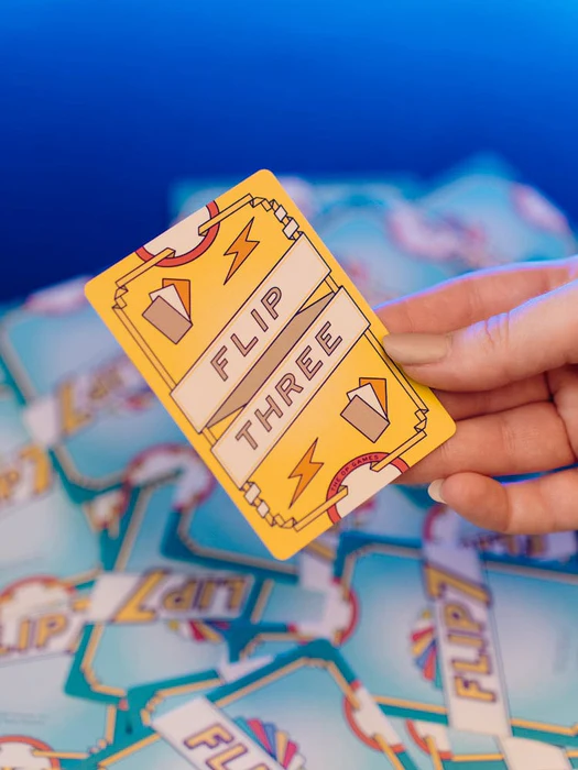 Flip 7 joc de carti push your luck in limba engleza - cutia jocului si cartile numerice cu modificatori [2]