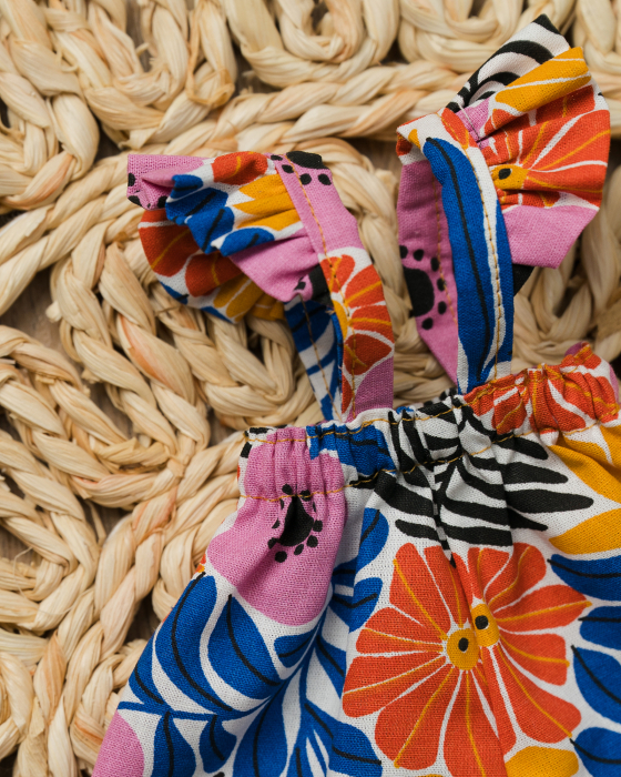 Pantaloni cu bretele din bumbac pentru păpuși – model floral colorat [2]