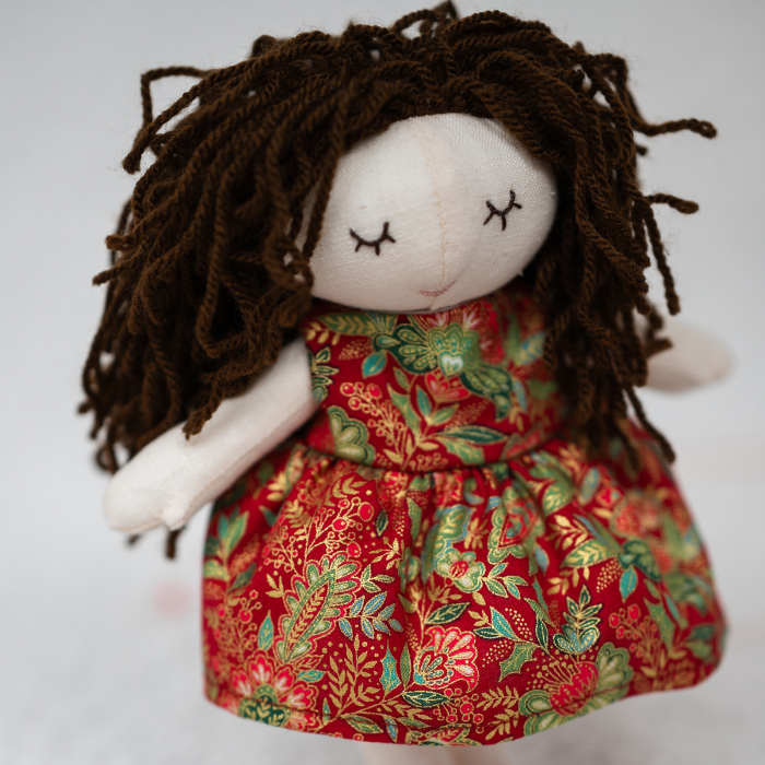 Păpușă cu păr șaten și rochiță de sărbătoare [2]