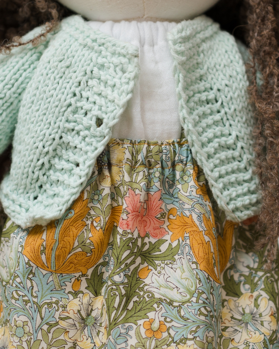 papusa-handmade-45cm-cardigan-tricotat-fustita-florala [4]